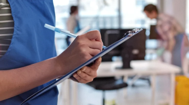 Checkliste Büroreinigung: So bleibt Ihr Arbeitsplatz hygienisch und produktiv