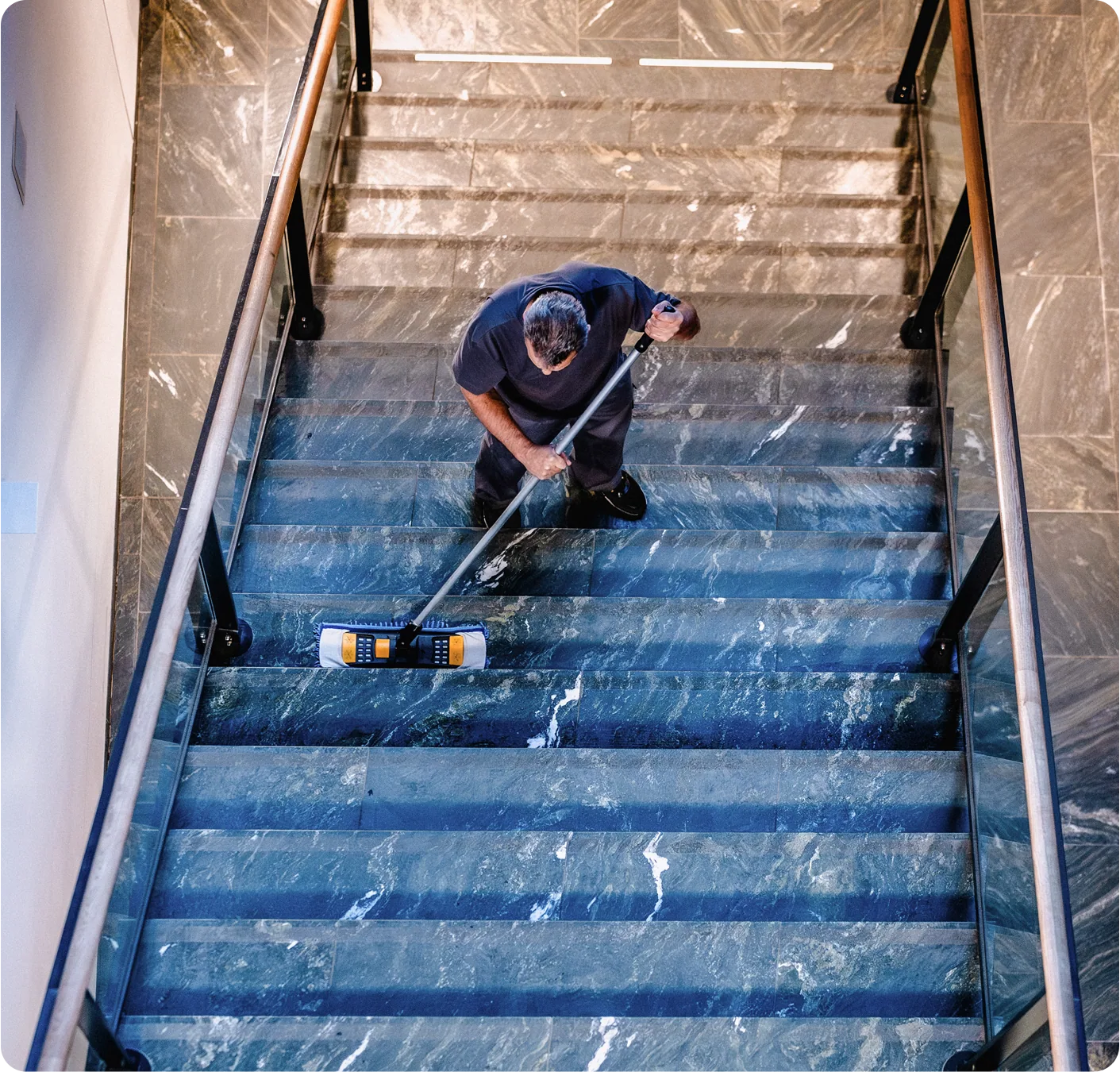 Treppenhausreinigung in Berlin - VON HOEFER Facility Services GmbH
